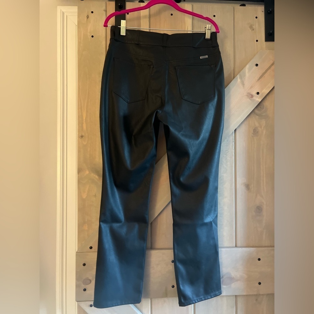 NWOT KanCan Faux Leather Cropped Straight Leg - Picture 6 of 6